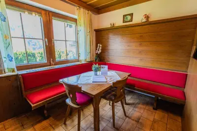 Ein Sitzbereich in der Unterkunft Huberhof 1 by Alpenidyll Apartments