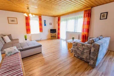 Ein Sitzbereich in der Unterkunft Huberhof 1 by Alpenidyll Apartments