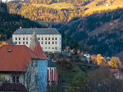 Ein allgemeiner Bergblick oder ein Berglick von der Ferienwohnung aus