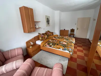 Ein Sitzbereich in der Unterkunft Hubenbauer - Bauernhaus mit Garten und Parkplatz