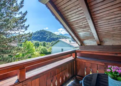 Ein allgemeiner Bergblick oder ein Berglick von der Ferienwohnung aus