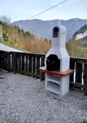 Ein allgemeiner Bergblick oder ein Berglick von des Ferienhauses aus