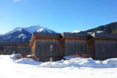 Ein allgemeiner Bergblick oder ein Berglick von des Chalets aus