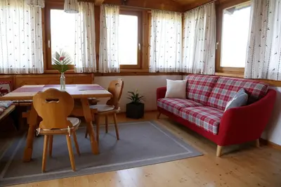 Ein Sitzbereich in der Unterkunft Haus Alexander
