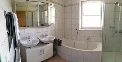 Ein Badezimmer in der Unterkunft Haus Alexander