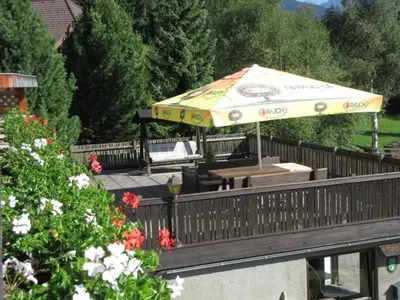 Ein Garten an der Unterkunft Gästehaus Macheiner