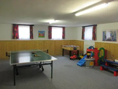 Eine Spielezimmer in der Unterkunft Appartement-Gästehaus Ursula