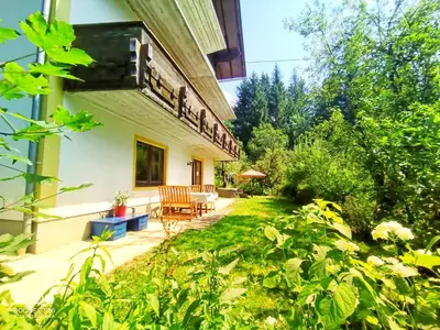 Ein Garten an der Unterkunft Haus Grubbach