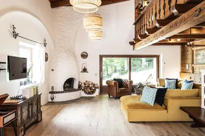Ein Sitzbereich in der Unterkunft Alpin-Chalet in Alleinlage in Bad Ischl - Wald, Kamin, Sauna und Badeplatz