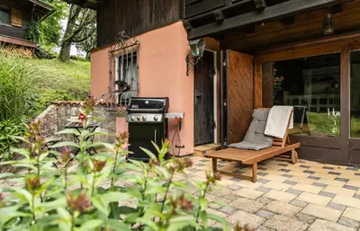 Ein Garten an der Unterkunft Alpin-Chalet in Alleinlage in Bad Ischl - Wald, Kamin, Sauna und Badeplatz