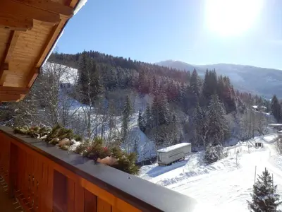 Ein allgemeiner Bergblick oder ein Berglick von der Ferienwohnung aus