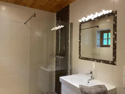 Ein Badezimmer in der Unterkunft Villa Hansalhof, Wohnung Rosenduft