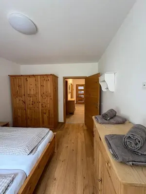 Ein Bett oder Betten in einem Zimmer der Unterkunft Villa Hansalhof, Wohnung Rosenduft