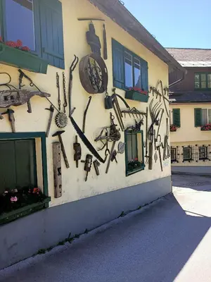 Das Gebäude in dem sich das Ferienhaus befindet