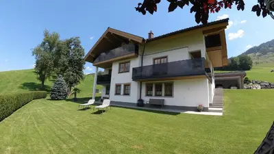 Ein allgemeiner Bergblick oder ein Berglick von der Ferienwohnung aus