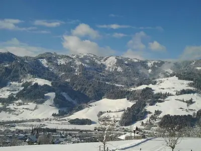 Ein allgemeiner Bergblick oder ein Berglick von der Ferienwohnung aus