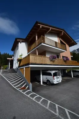 Das Gebäude in dem sich die Ferienwohnung befindet