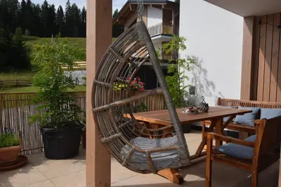 Ein Garten an der Unterkunft JARA APARTMENT- Ramsau am Dachstein