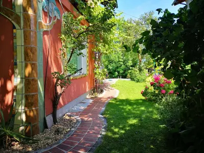Ein Garten an der Unterkunft Apartment Schwarzindien
