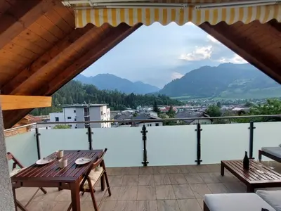 Ein allgemeiner Bergblick oder ein Berglick von der Ferienwohnung aus