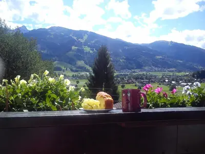 Ein allgemeiner Bergblick oder ein Berglick von der Ferienwohnung aus