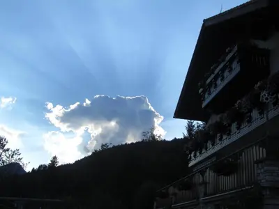 Ein allgemeiner Bergblick oder ein Berglick von der Ferienwohnung aus