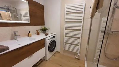 Ein Badezimmer in der Unterkunft Fountain Suite Gmunden - garden - Luxuriöses Apartment mit Garten & Terrasse