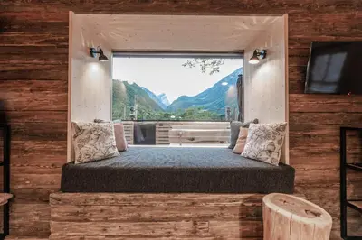 Ein allgemeiner Bergblick oder ein Berglick von des Ferienhauses aus