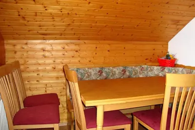 Ein Sitzbereich in der Unterkunft Krummholzhütte