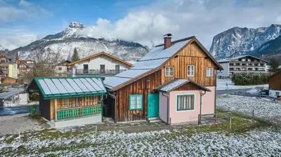 Ein allgemeiner Bergblick oder ein Berglick von des Ferienhauses aus