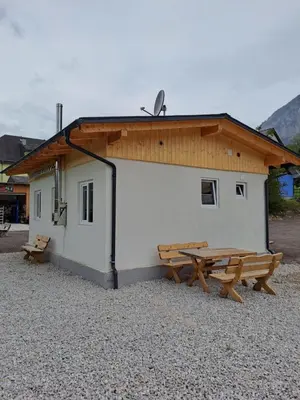 Das Gebäude in dem sich das Ferienhaus befindet