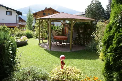Ein Garten an der Unterkunft Gästehaus Kübler