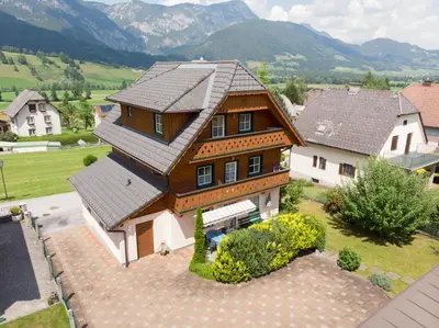 Ein allgemeiner Bergblick oder ein Berglick von der Ferienwohnung aus