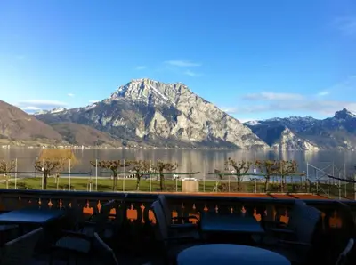 Ein allgemeiner Bergblick oder ein Berglick von des Bed & Breakfasts aus