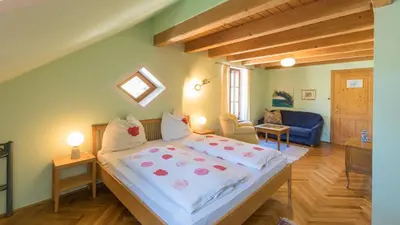 Ein Bett oder Betten in einem Zimmer der Unterkunft Schweizerhof am See