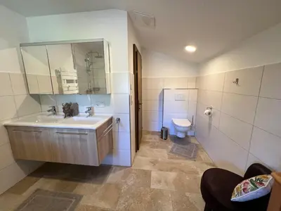Ein Badezimmer in der Unterkunft Holiday Home Haus Sigfried by Interhome