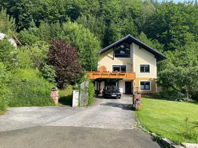Das Gebäude in dem sich die Ferienwohnung befindet
