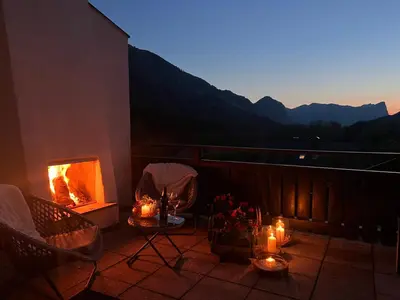 Ein allgemeiner Bergblick oder ein Berglick von der Villa aus