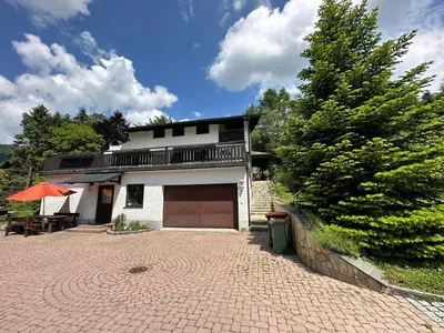 Das Gebäude in dem sich die Villa befindet