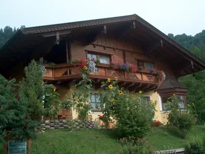 Ein Garten an der Unterkunft Ferienwohnung Hofer