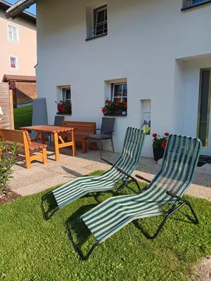Das Gebäude in dem sich das Ferienhaus befindet