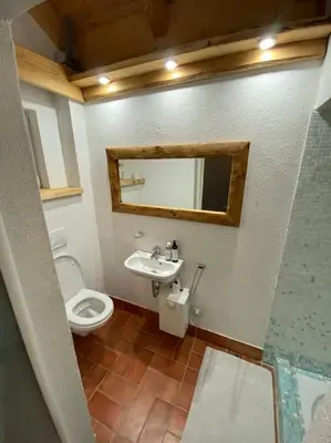 Ein Badezimmer in der Unterkunft Atelier mit Bergblick