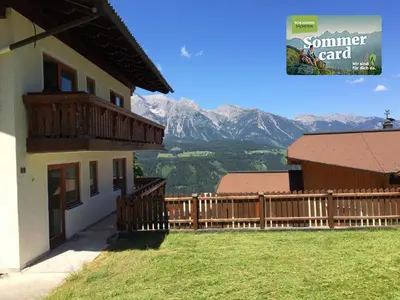 Ein allgemeiner Bergblick oder ein Berglick von der Ferienwohnung aus