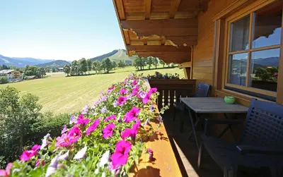 Ein allgemeiner Bergblick oder ein Berglick von der Ferienwohnung aus