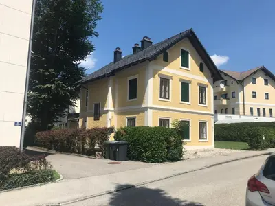 Das Gebäude in dem sich die Villa befindet