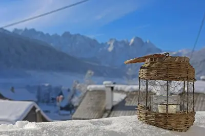 Ein allgemeiner Bergblick oder ein Berglick von des Chalets aus
