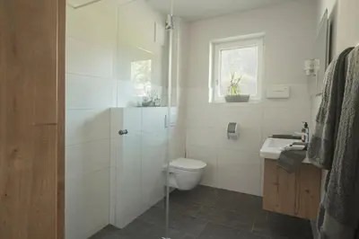 Ein Badezimmer in der Unterkunft good-goisern hotel