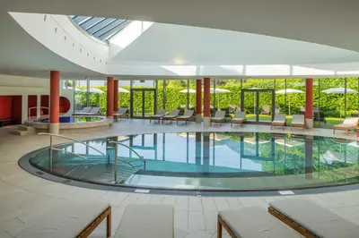 Der Swimmingpool an oder in der Nähe von Villa Seilern Vital Resort