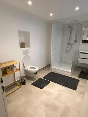Ein Badezimmer in der Unterkunft Zentrale Wohnung Gmunden Alte Bäckerei
