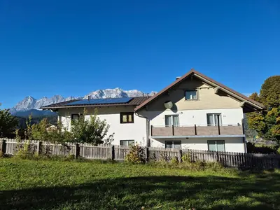 Ein allgemeiner Bergblick oder ein Berglick von der Ferienwohnung aus